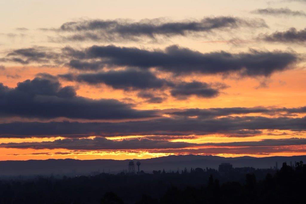 A sunset over a city

Description automatically generated
