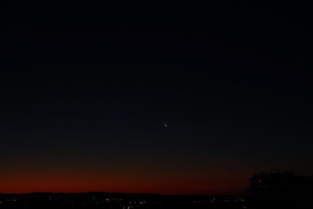 A night sky with a red and black sky

Description automatically generated