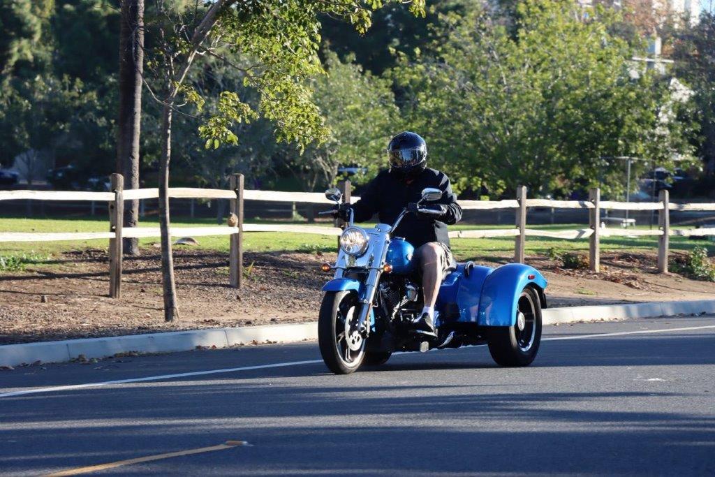A person on a motorcycle

Description automatically generated