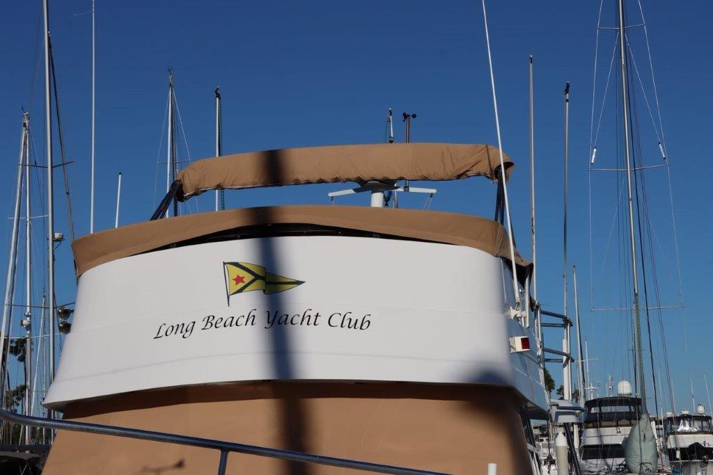 A boat docked at a dock

Description automatically generated