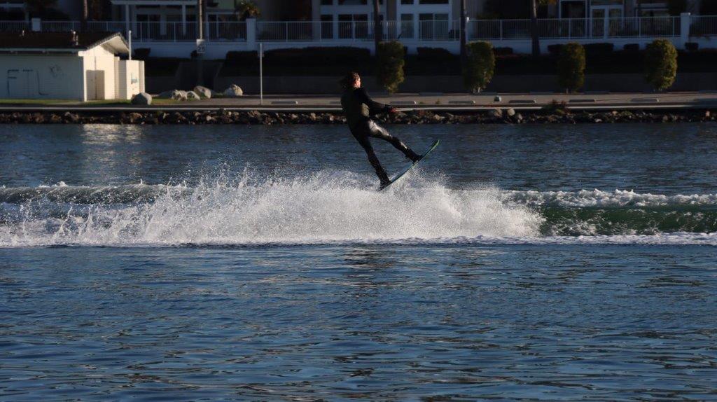 A person on a water ski

Description automatically generated