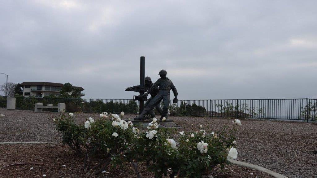 A statue of two people

Description automatically generated