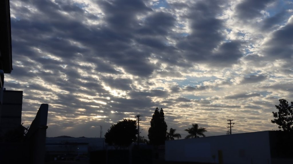 Clouds in the sky

AI-generated content may be incorrect.