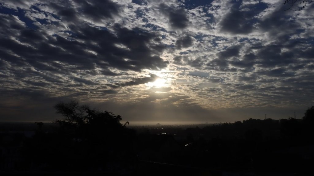 A sun shining through clouds

AI-generated content may be incorrect.