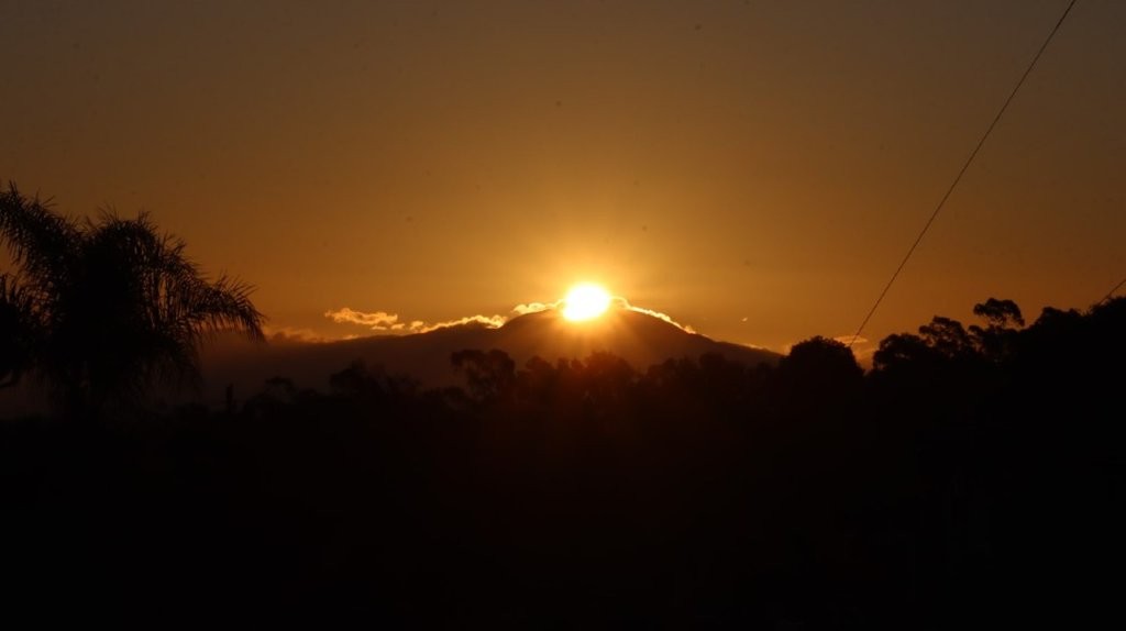 A sunset over a mountain

AI-generated content may be incorrect.