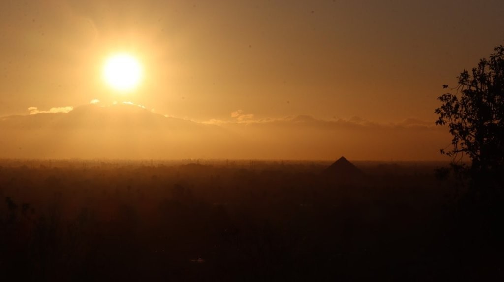 A sunset over a field

AI-generated content may be incorrect.