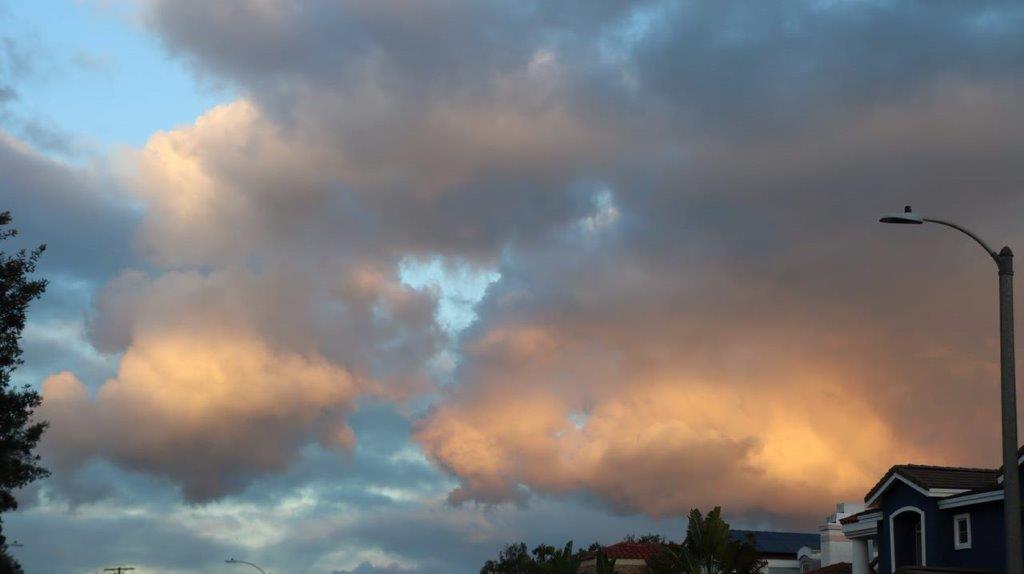 A cloudy sky with clouds

Description automatically generated