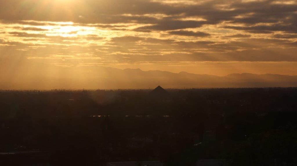 A sun setting over a city

Description automatically generated