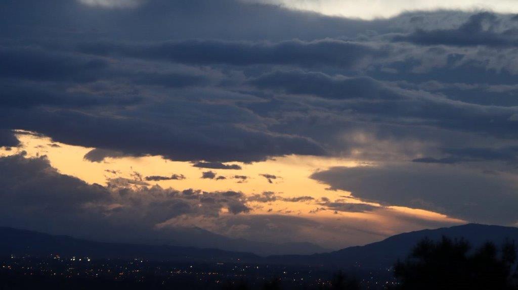 A sunset over a city

Description automatically generated