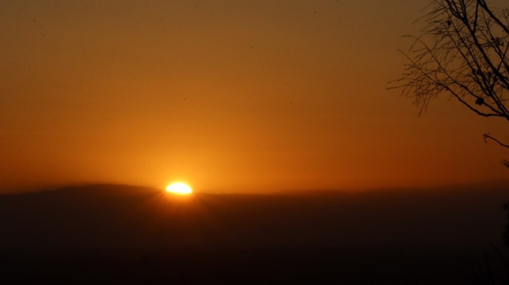 A sunset over a hill

AI-generated content may be incorrect.