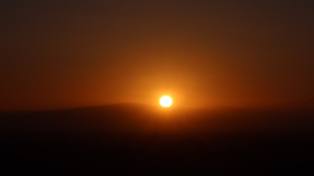 A sunset over a hill

AI-generated content may be incorrect.