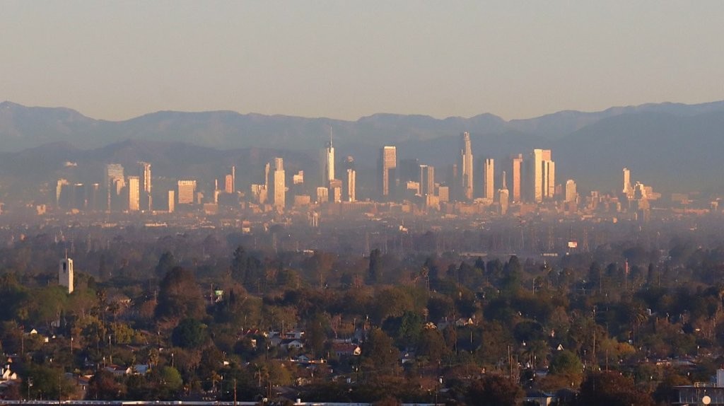 A city skyline with trees and mountains in the background

AI-generated content may be incorrect.