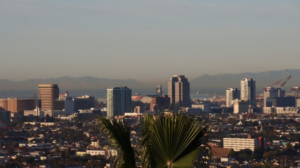 A cityscape with tall buildings

AI-generated content may be incorrect.