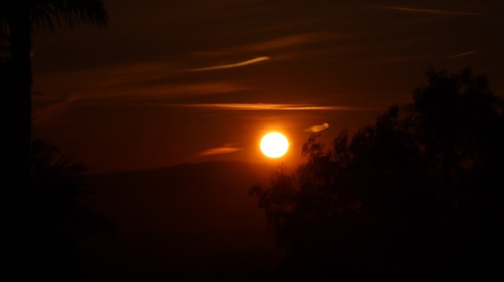 A sunset over a hill

AI-generated content may be incorrect.