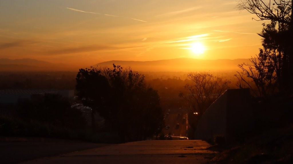 A sunset over a city

AI-generated content may be incorrect.