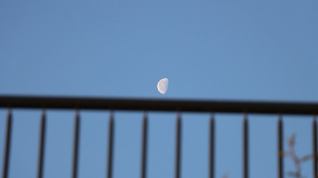 A moon in the sky

AI-generated content may be incorrect.