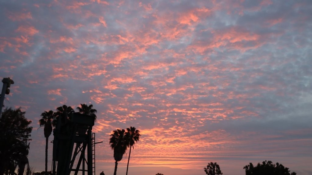 A sunset with clouds and a tower

AI-generated content may be incorrect.