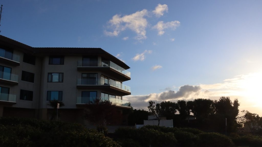 A building with balconies and trees

AI-generated content may be incorrect.