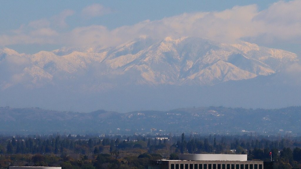 A mountain range in the distance

AI-generated content may be incorrect.
