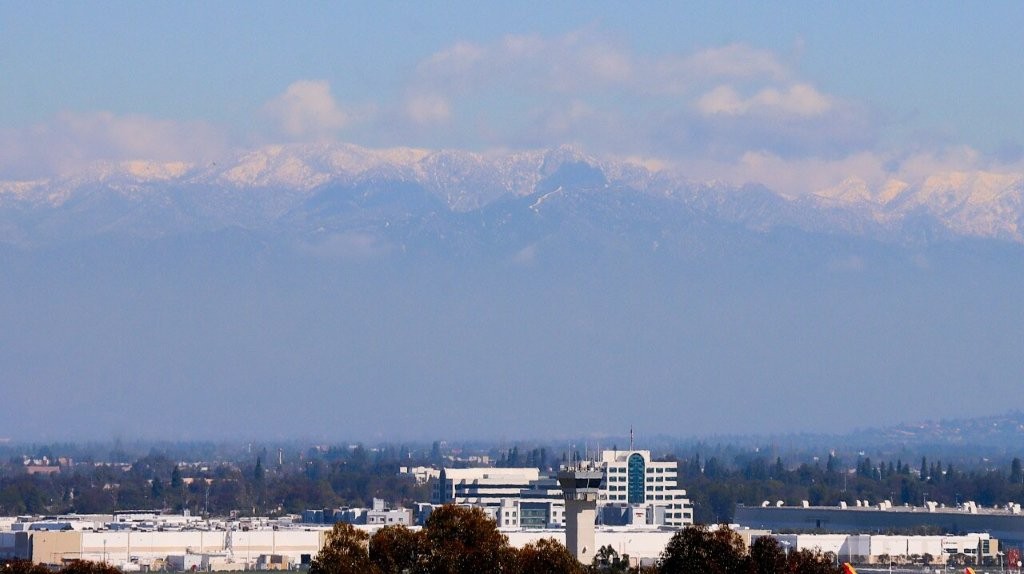 A city with mountains in the background

AI-generated content may be incorrect.