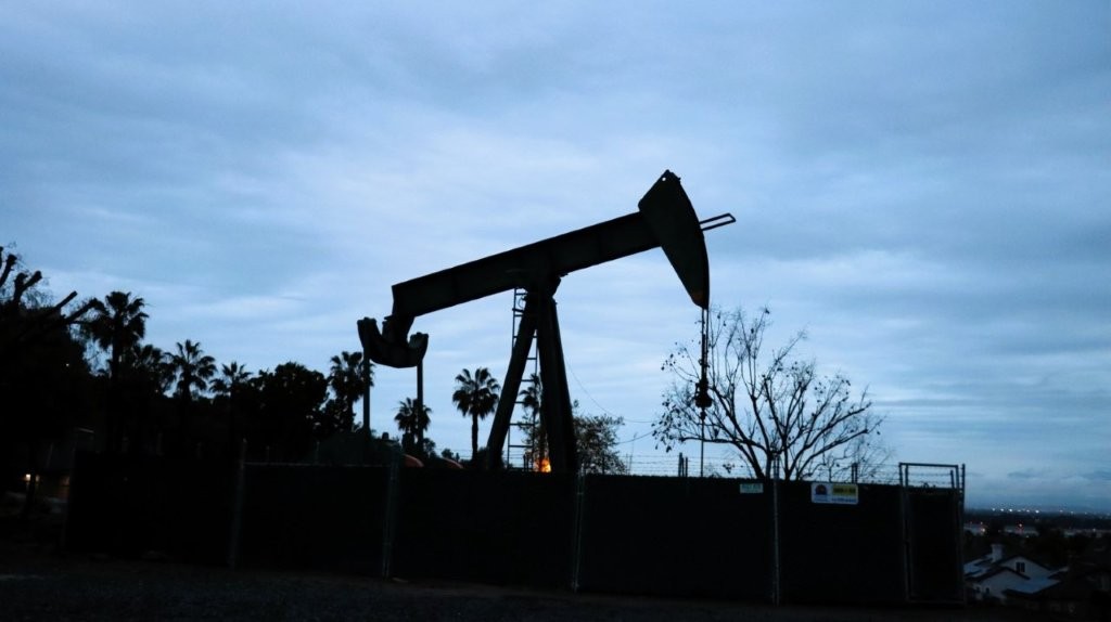 A silhouette of a oil rig

AI-generated content may be incorrect.