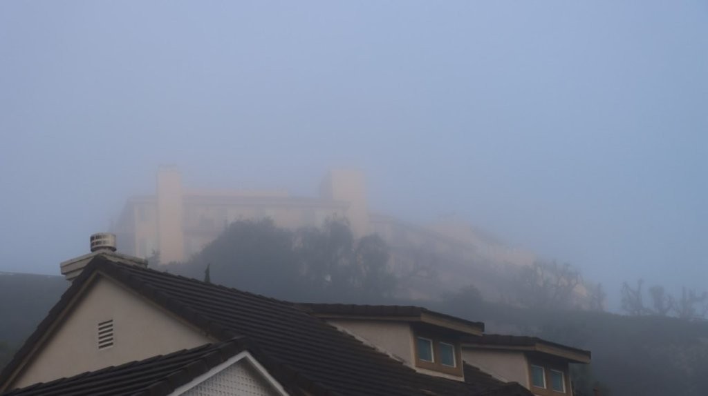 A group of houses with a castle in the background

AI-generated content may be incorrect.