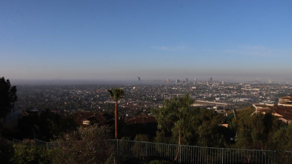 A view of a city from a hill

AI-generated content may be incorrect.