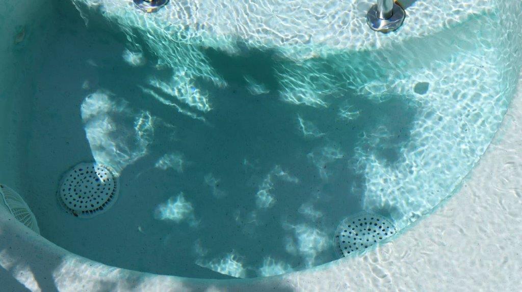 A pool with a round hole

Description automatically generated with medium confidence