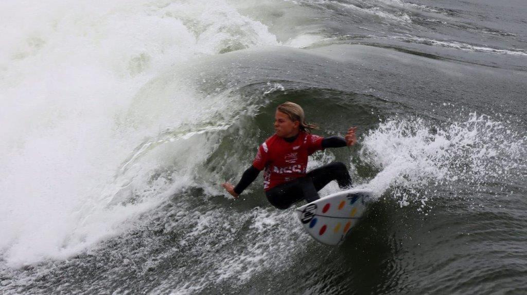 A person surfing in the ocean

Description automatically generated
