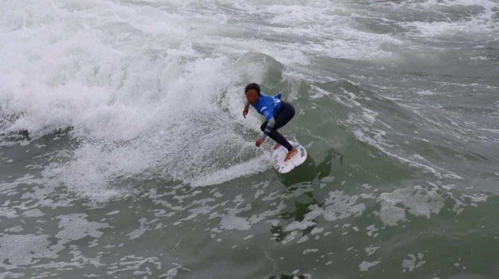 A person surfing in the water

Description automatically generated