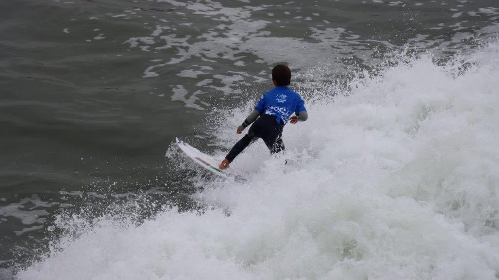 A person surfing in the ocean

Description automatically generated