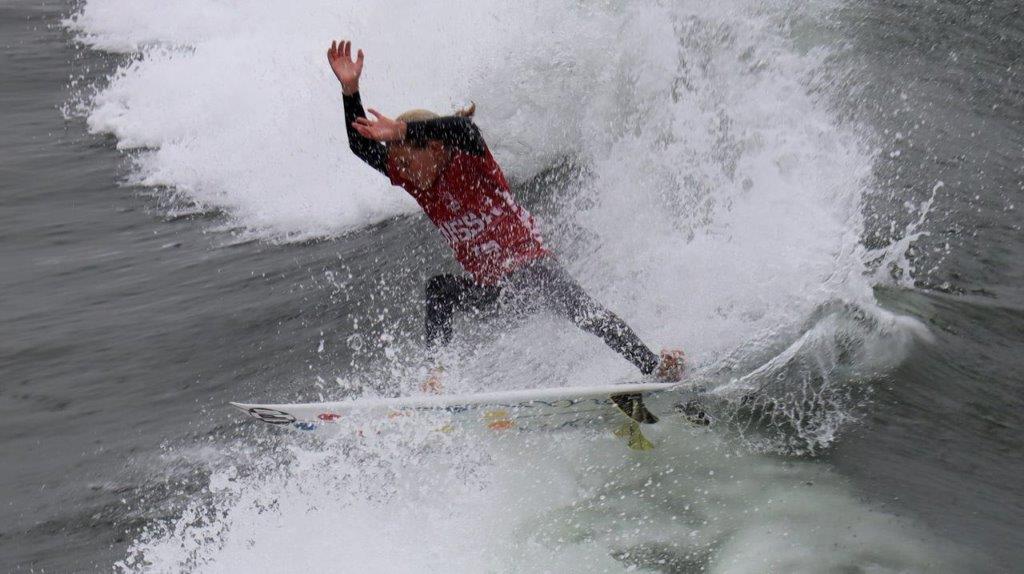 A person surfing in the ocean

Description automatically generated