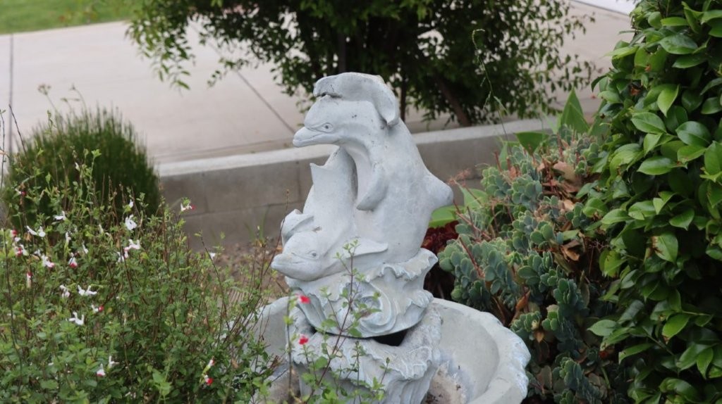 A statue of a dolphin in a garden

AI-generated content may be incorrect.