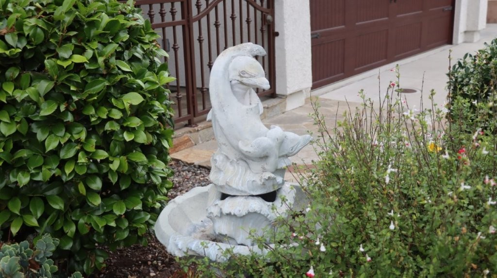 A statue of a dolphin in a garden

AI-generated content may be incorrect.