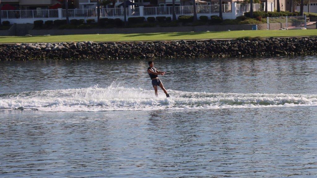 A person water skiing on the water

Description automatically generated