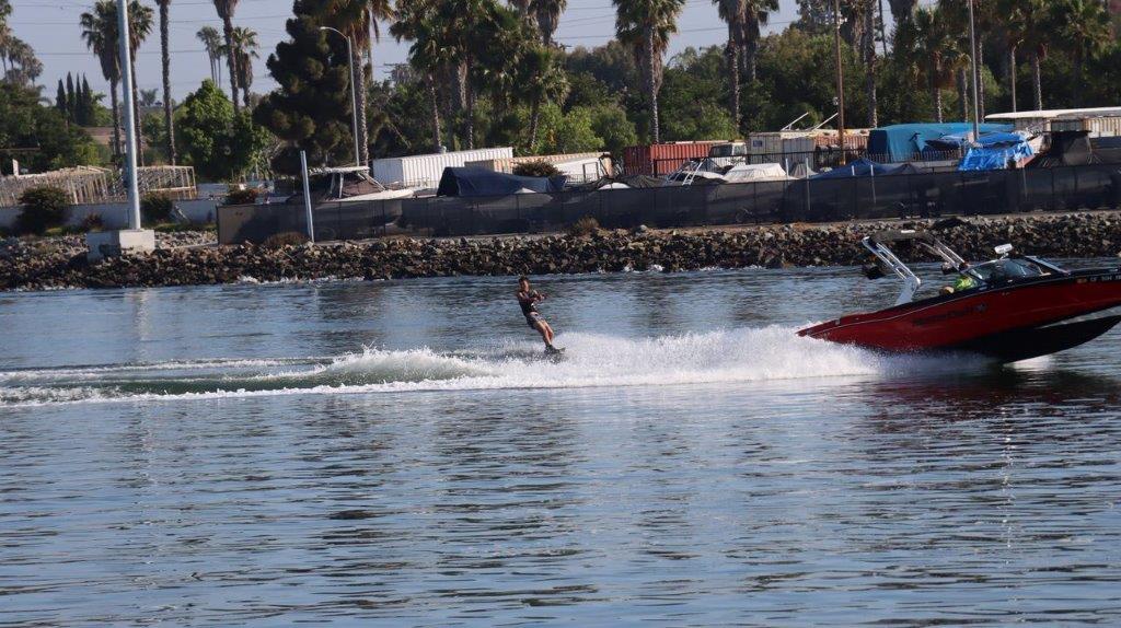 A person on a water ski

Description automatically generated